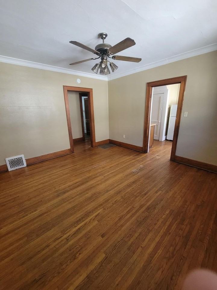 718 E Republic St - Photo 7 of 14