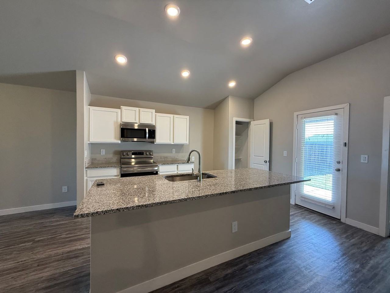 1909 133rd St - Photo 2 of 10