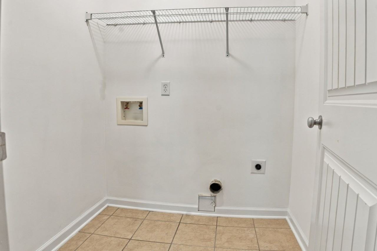 819 Whispering Willow Ct - Photo 4 of 32