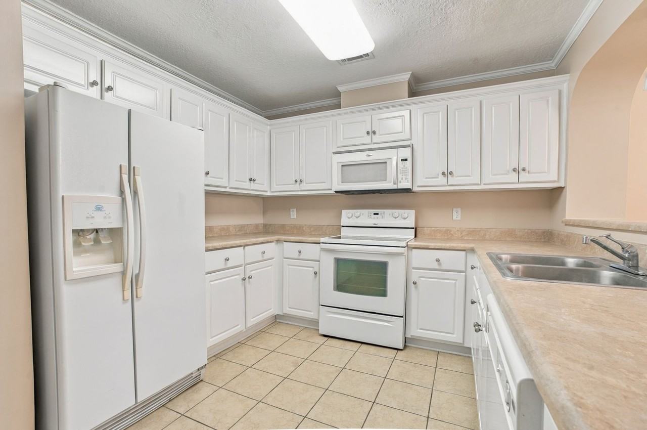 819 Whispering Willow Ct - Photo 6 of 32
