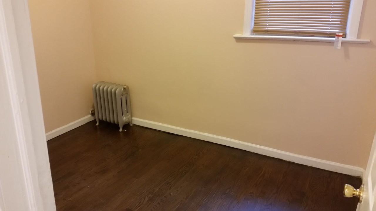 243 N 11th St - Photo 4 of 13