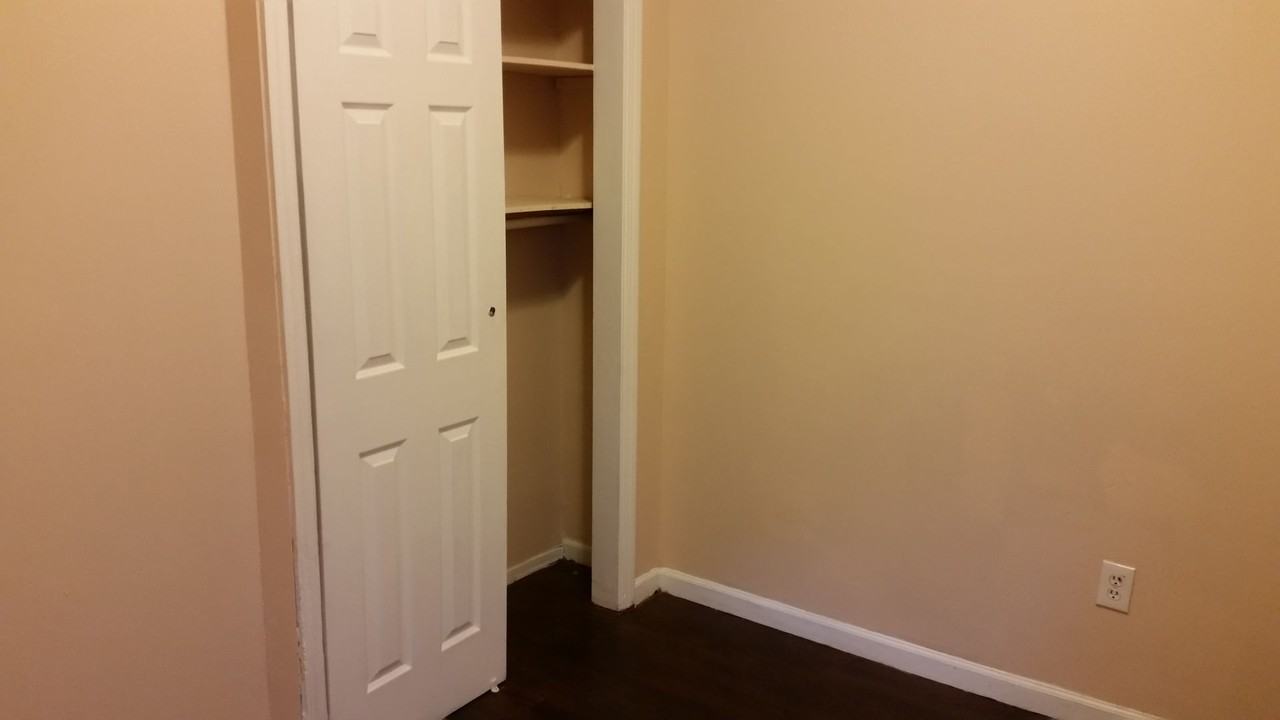 243 N 11th St - Photo 5 of 13
