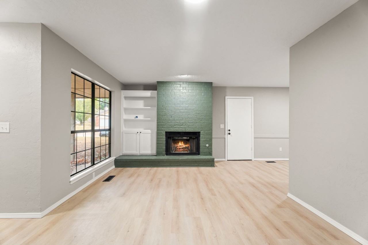 2620 Belknap Ave - Photo 4 of 31