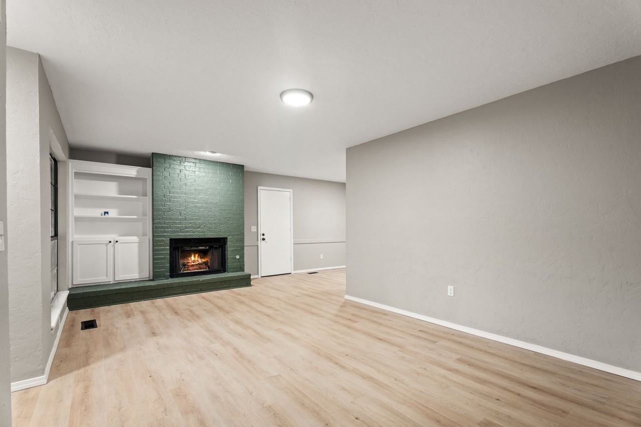 2620 Belknap Ave - Photo 5 of 31