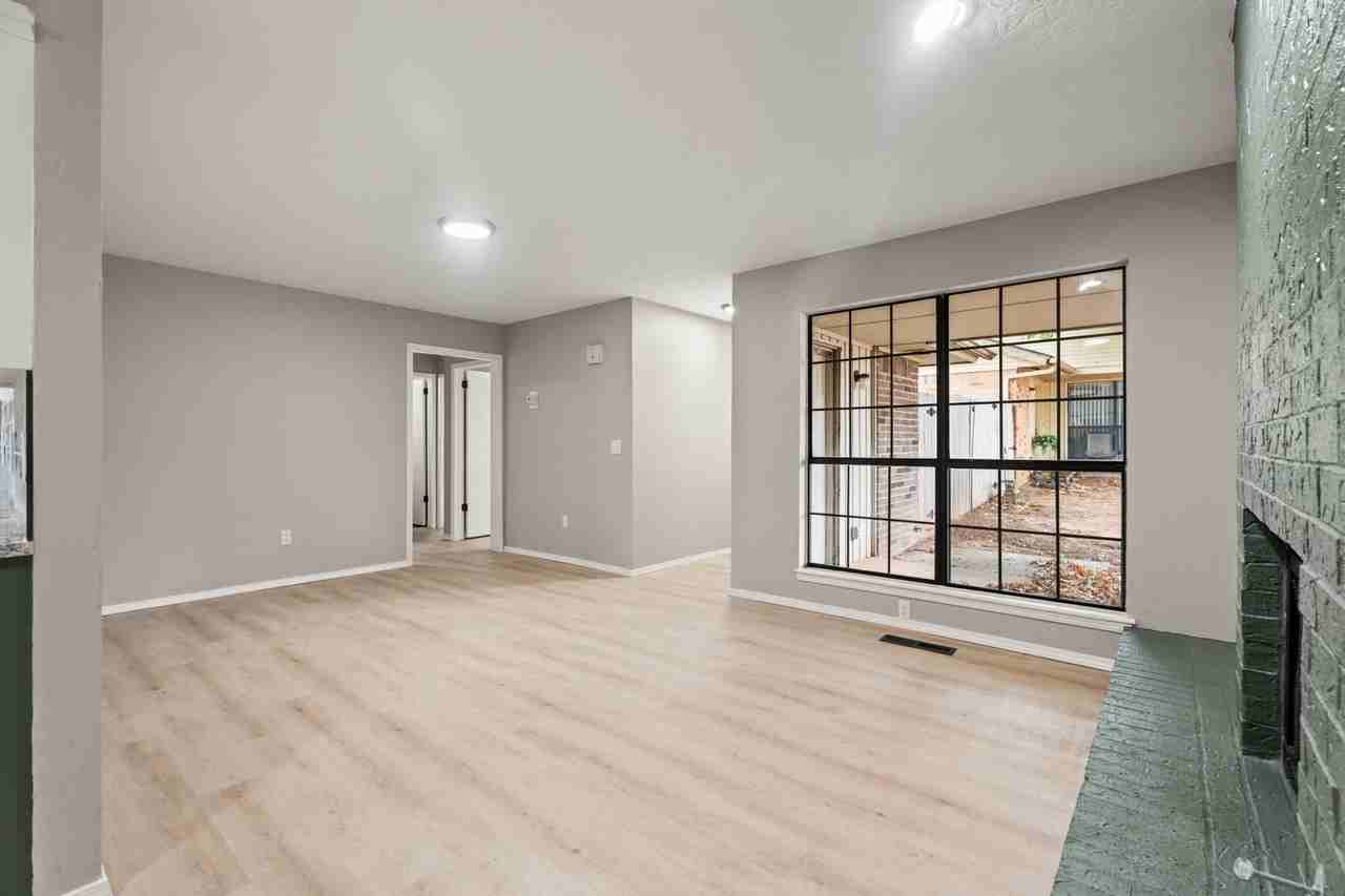 2620 Belknap Ave - Photo 6 of 31
