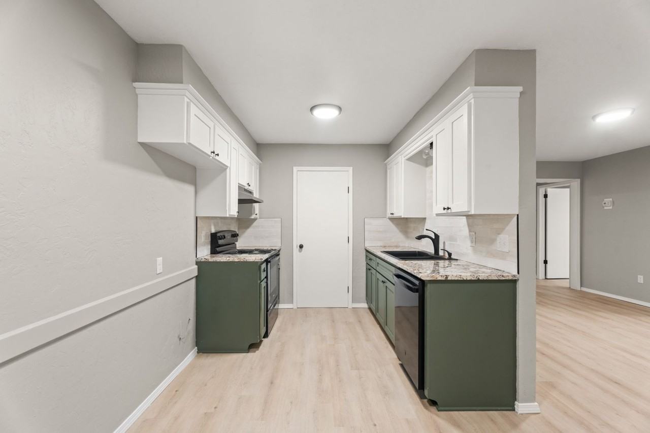 2620 Belknap Ave - Photo 7 of 31