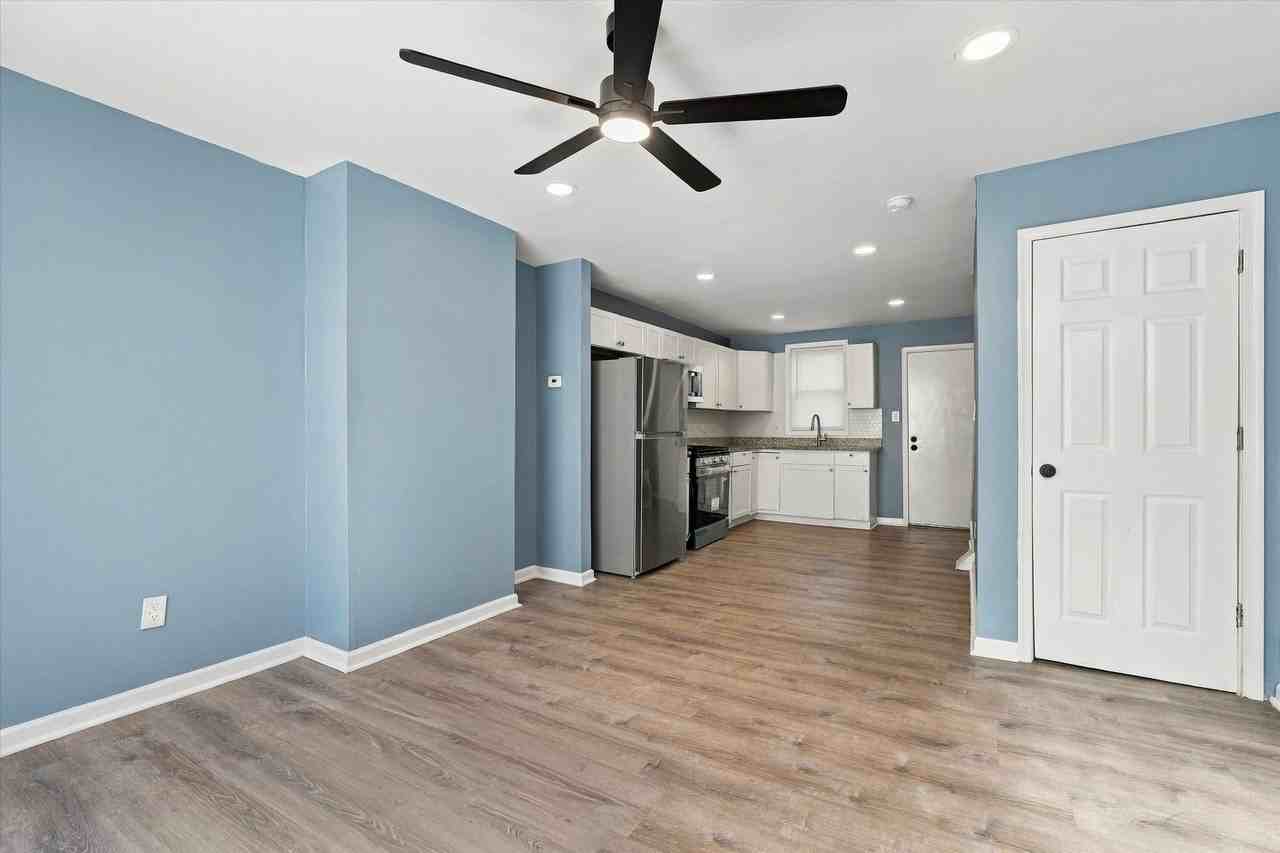 1519 W Oakdale St - Photo 2 of 10