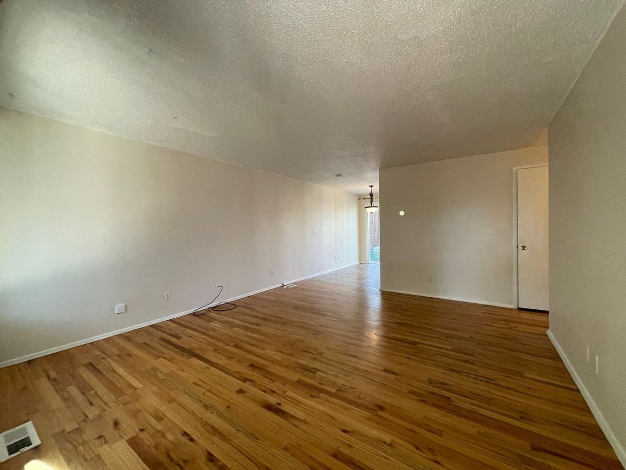 825 Oak St - Photo 4 of 16