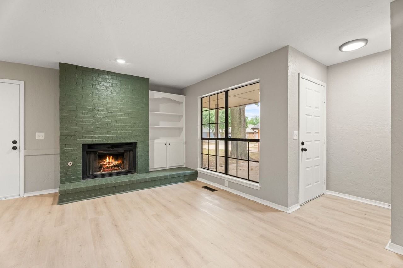 2622 Belknap Ave - Photo 5 of 26