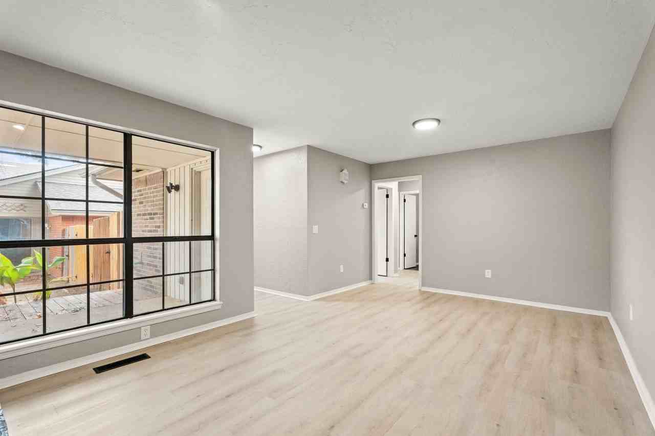 2622 Belknap Ave - Photo 6 of 26