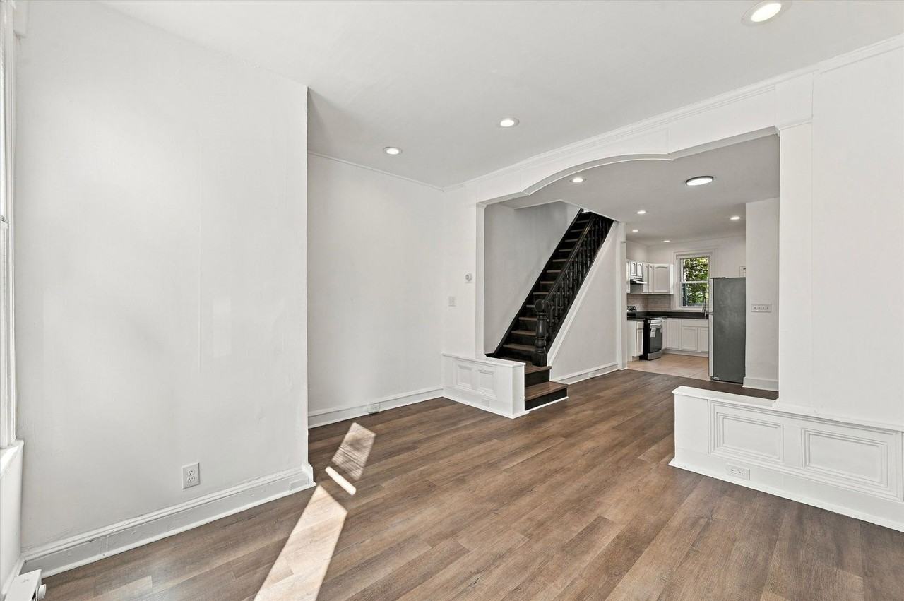 2521 N Douglas St - Photo 2 of 11