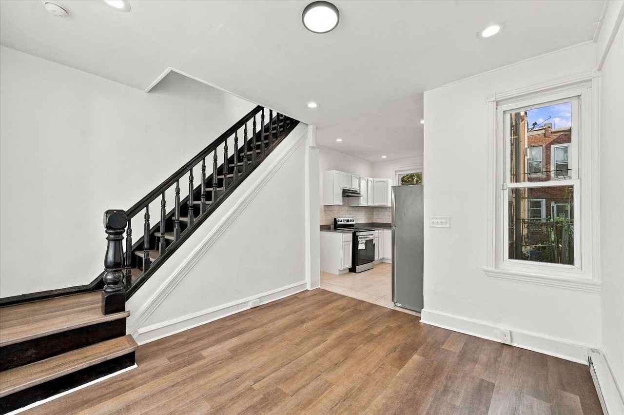 2521 N Douglas St - Photo 6 of 11