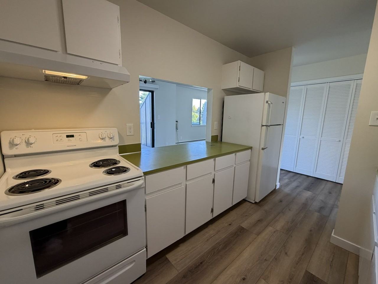 801 E Drake Rd - Photo 7 of 14