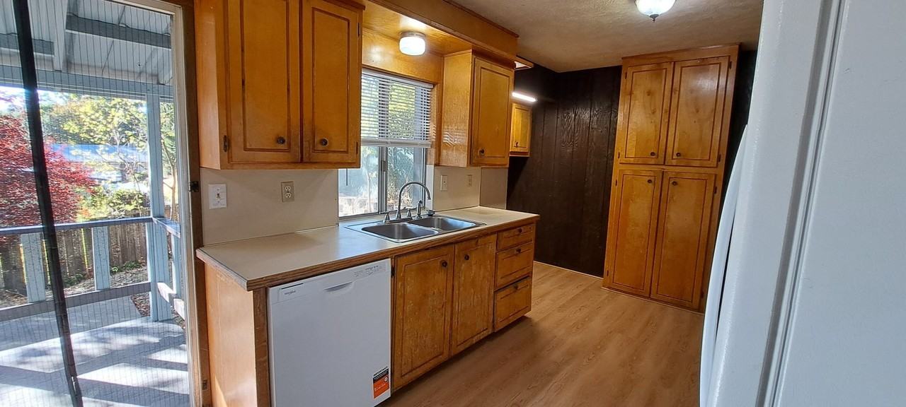 1163 Ne Ridge Ave - Photo 2 of 6