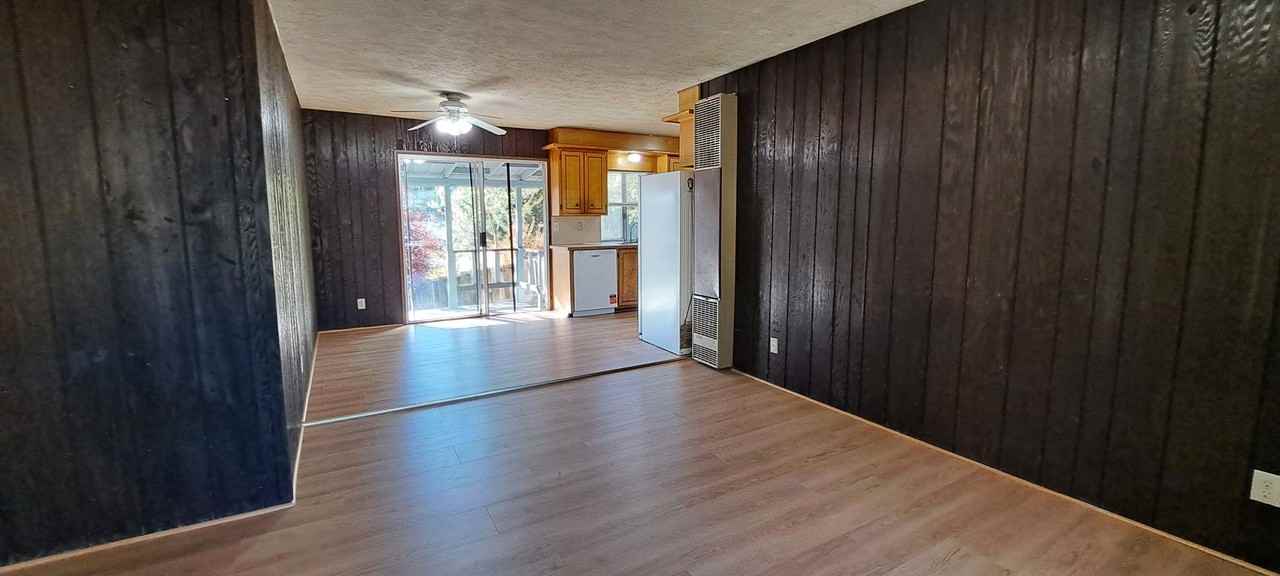 1163 Ne Ridge Ave - Photo 3 of 6