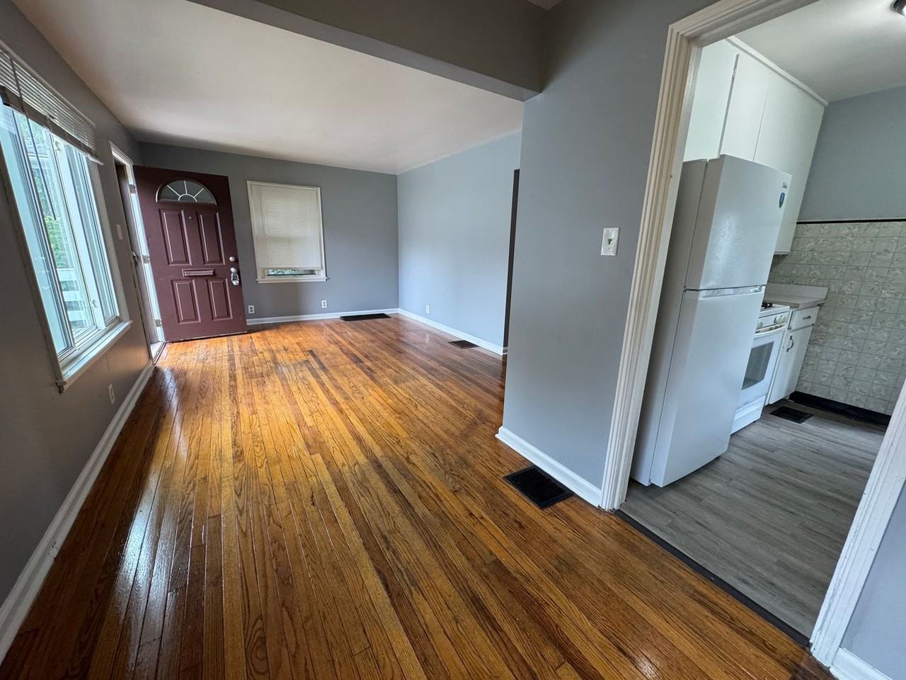 4625 Farrington Ave - Photo 4 of 17
