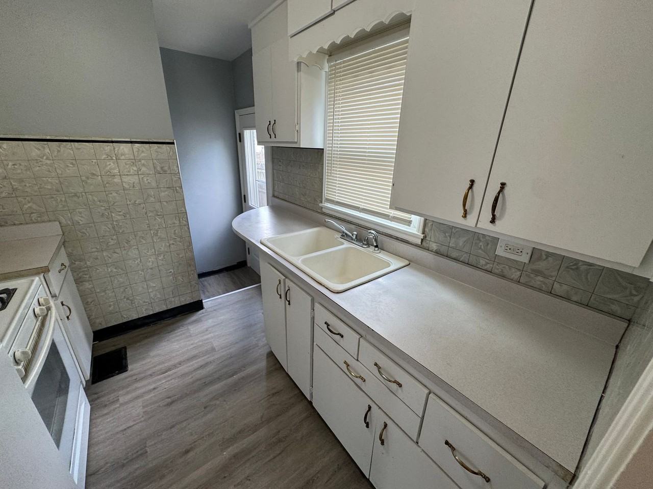 4625 Farrington Ave - Photo 6 of 17