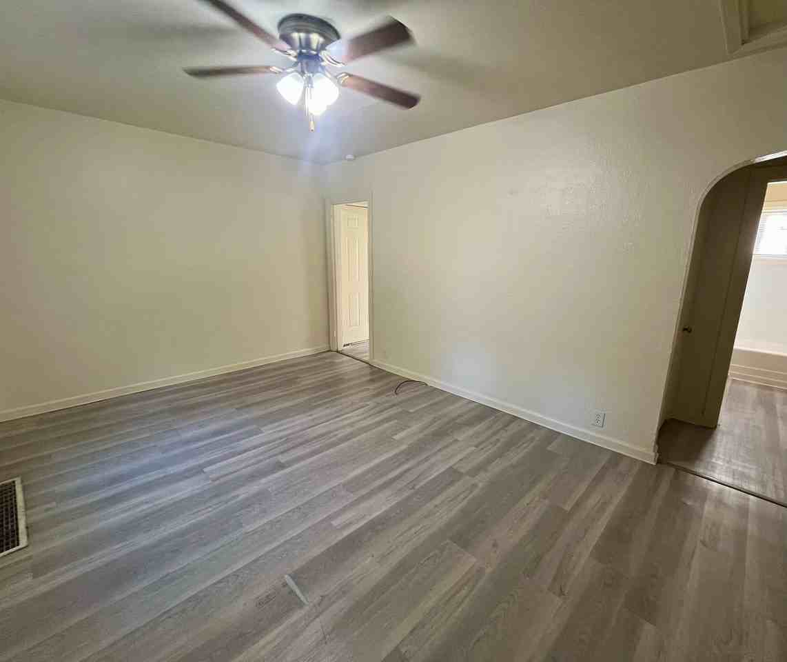 2011 Hazel St - Photo 2 of 7
