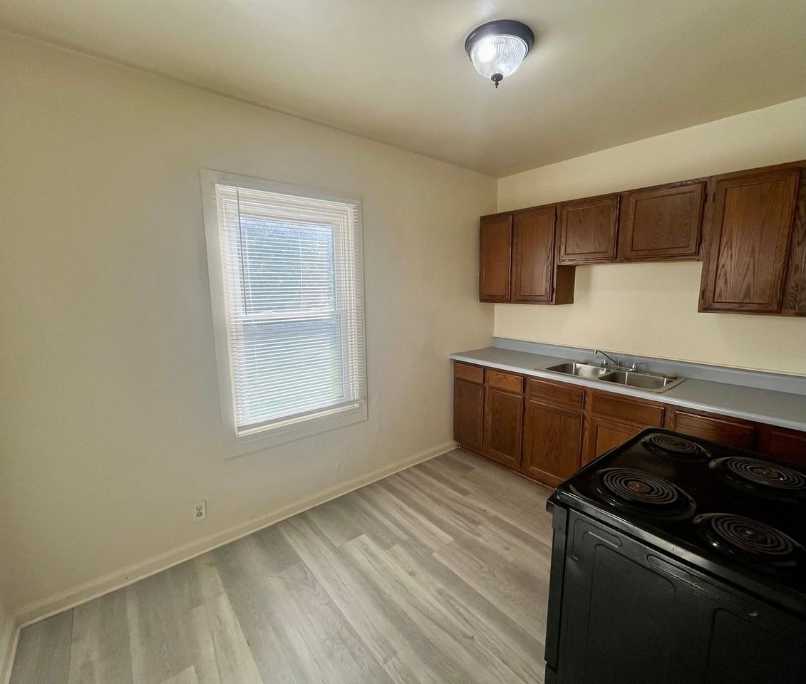 2011 Hazel St - Photo 3 of 7