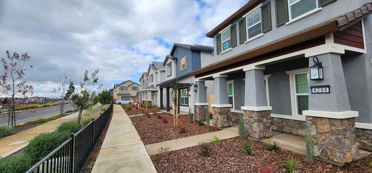 4284 Aura Way - Photo 3 of 48