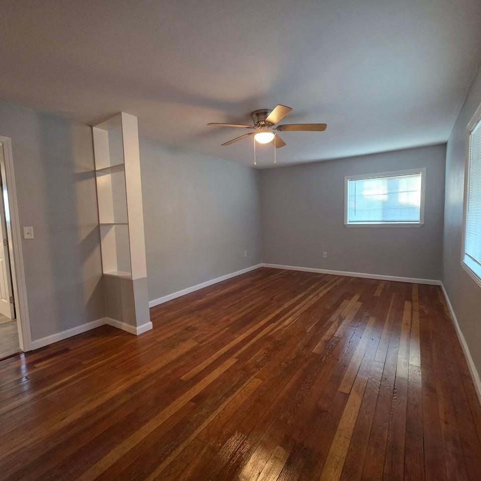 7927 Evans Ln - Photo 3 of 28