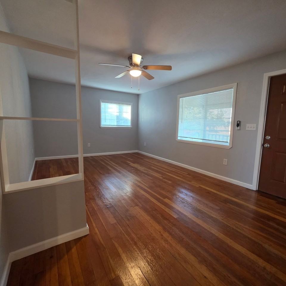 7927 Evans Ln - Photo 4 of 28