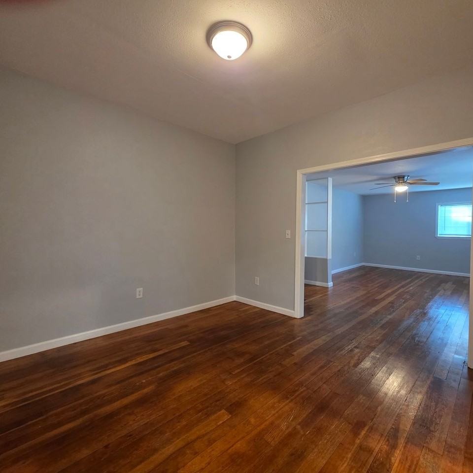 7927 Evans Ln - Photo 6 of 28