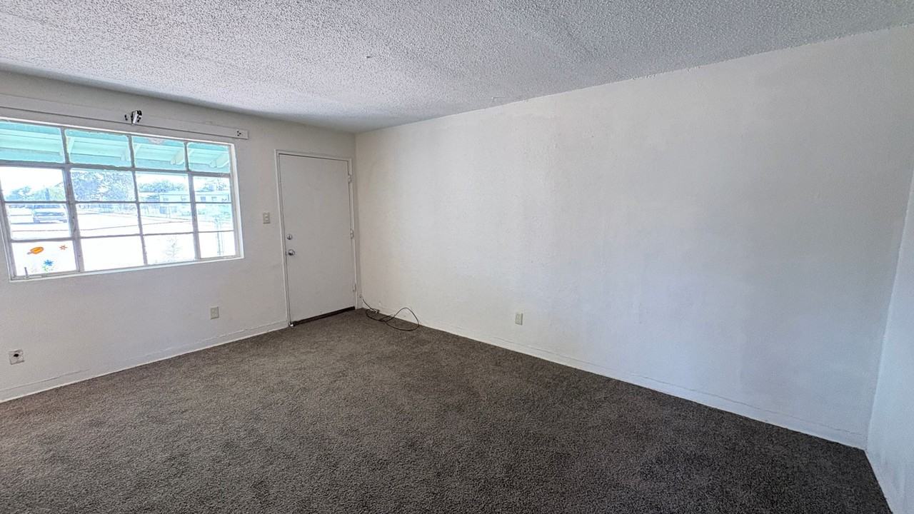 82 E Byrne St - Photo 2 of 8