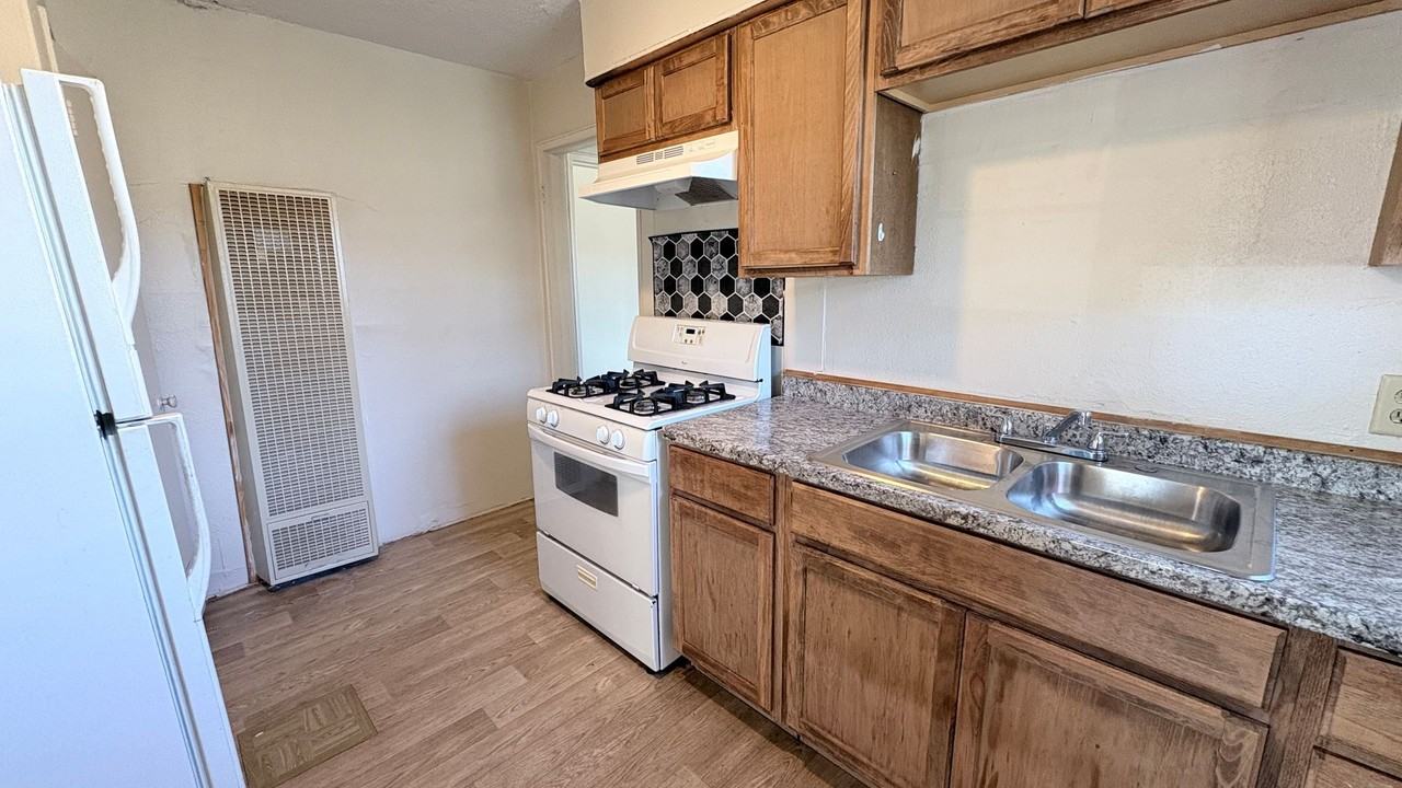 82 E Byrne St - Photo 4 of 8