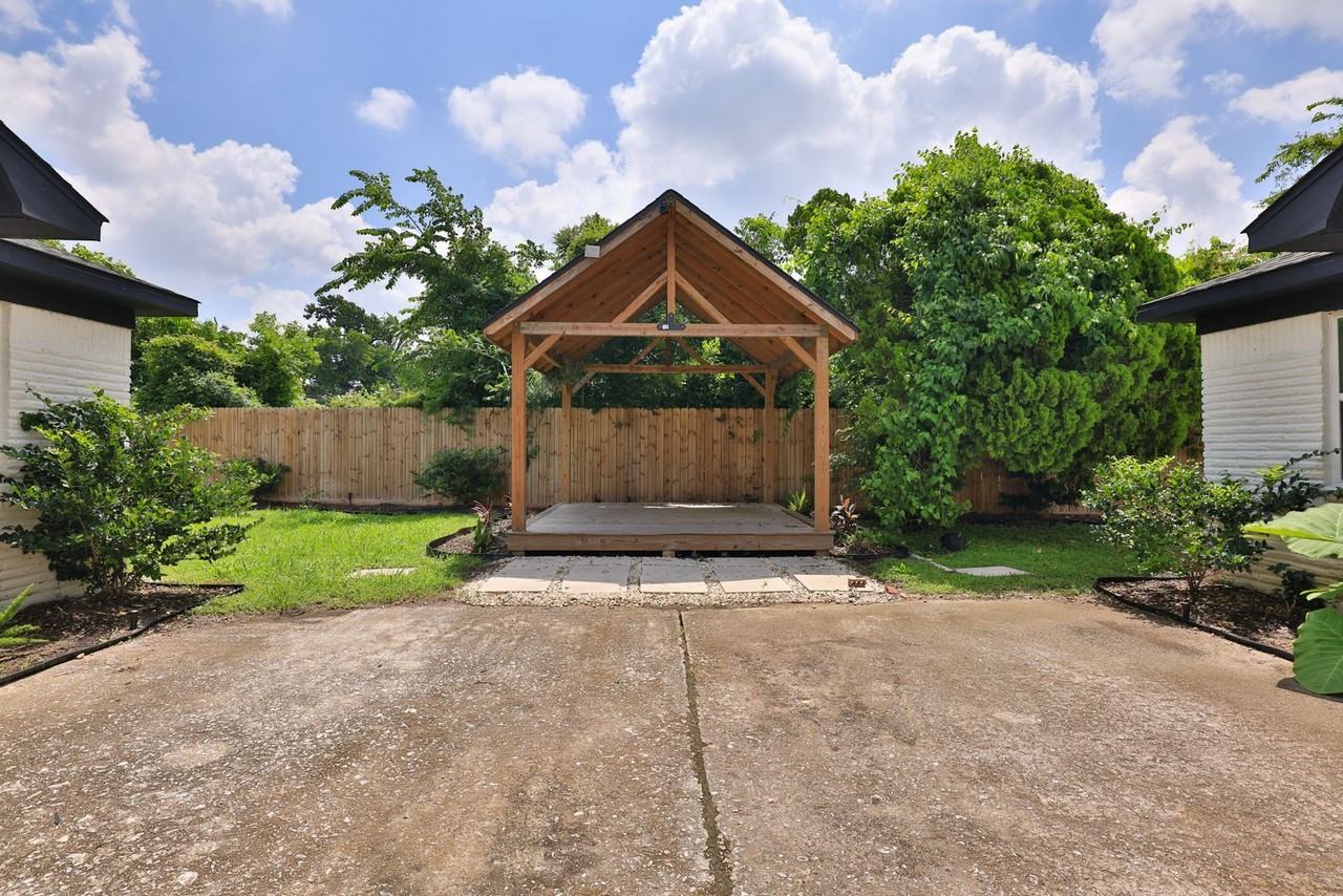 4116 Linn St #B - Photo 4 of 17