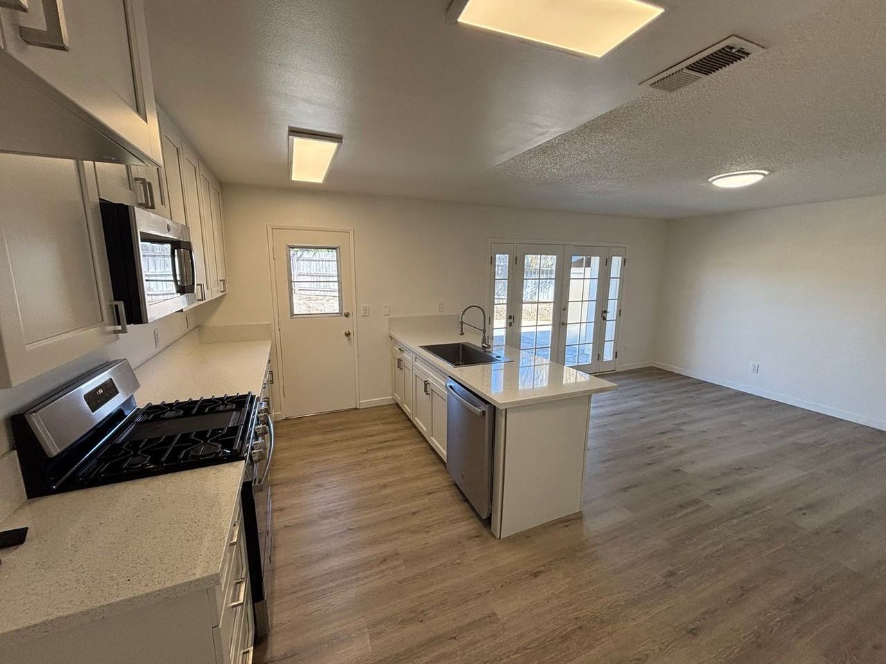 4692 Cherry Ave - Photo 5 of 12