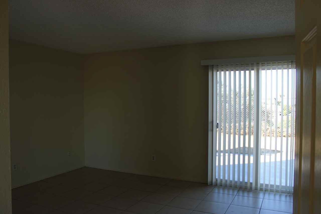 1444 Honeysuckle Ln - Photo 5 of 28