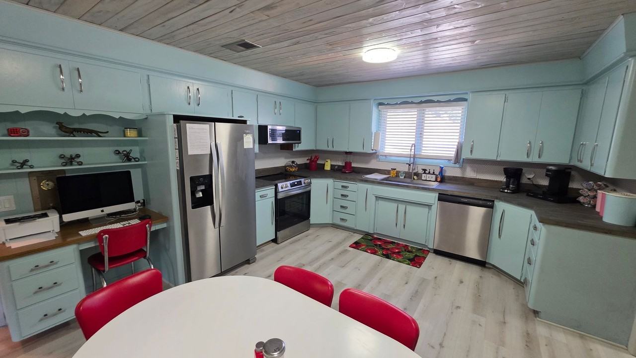 604 E Capitol Ave - Photo 2 of 28