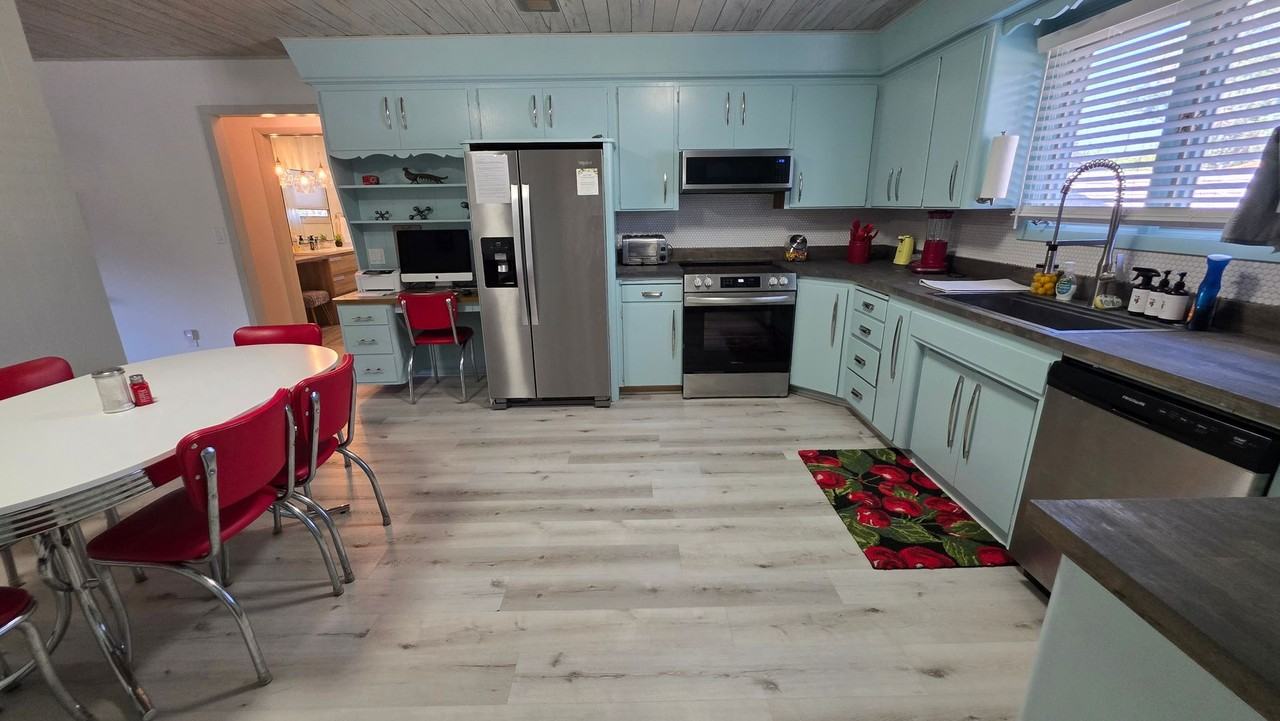 604 E Capitol Ave - Photo 3 of 28