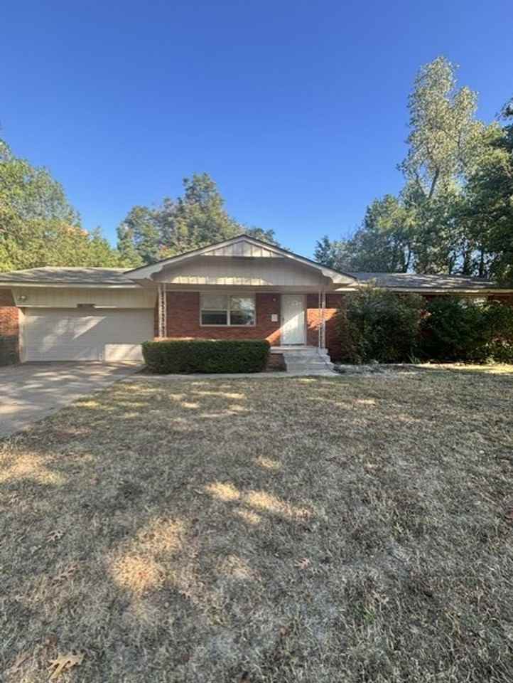 2425 Butler Dr - Photo 2 of 16