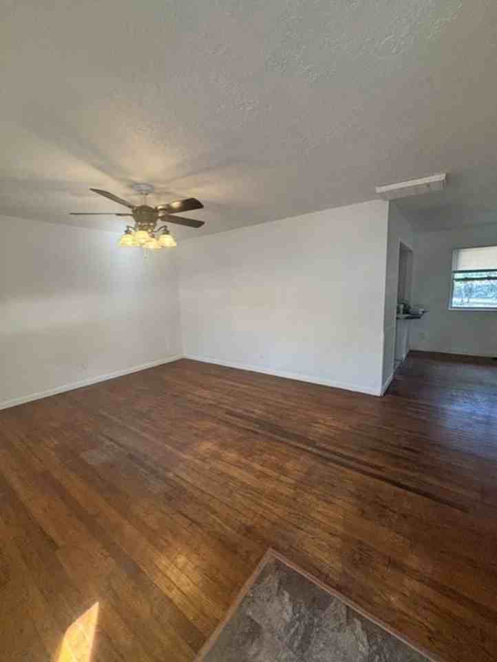 2425 Butler Dr - Photo 3 of 16