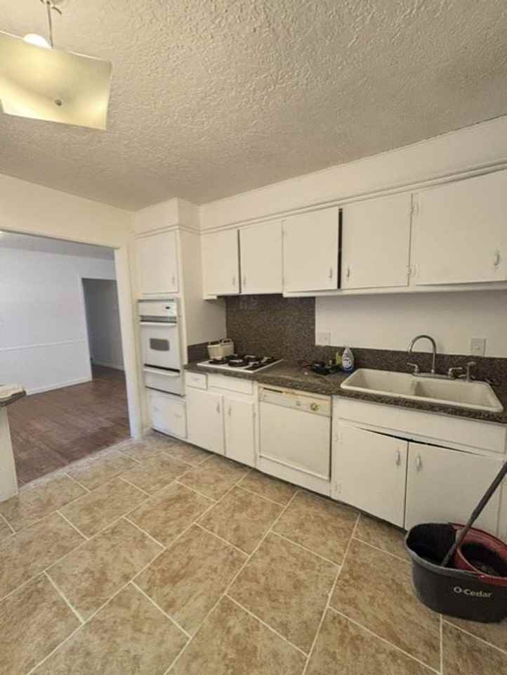 2425 Butler Dr - Photo 5 of 16