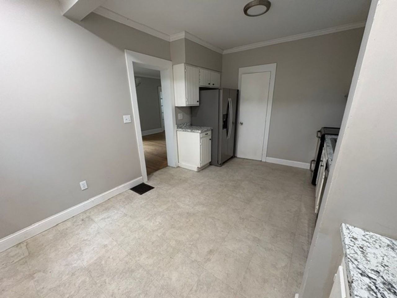 917 26th St - Photo 2 of 13