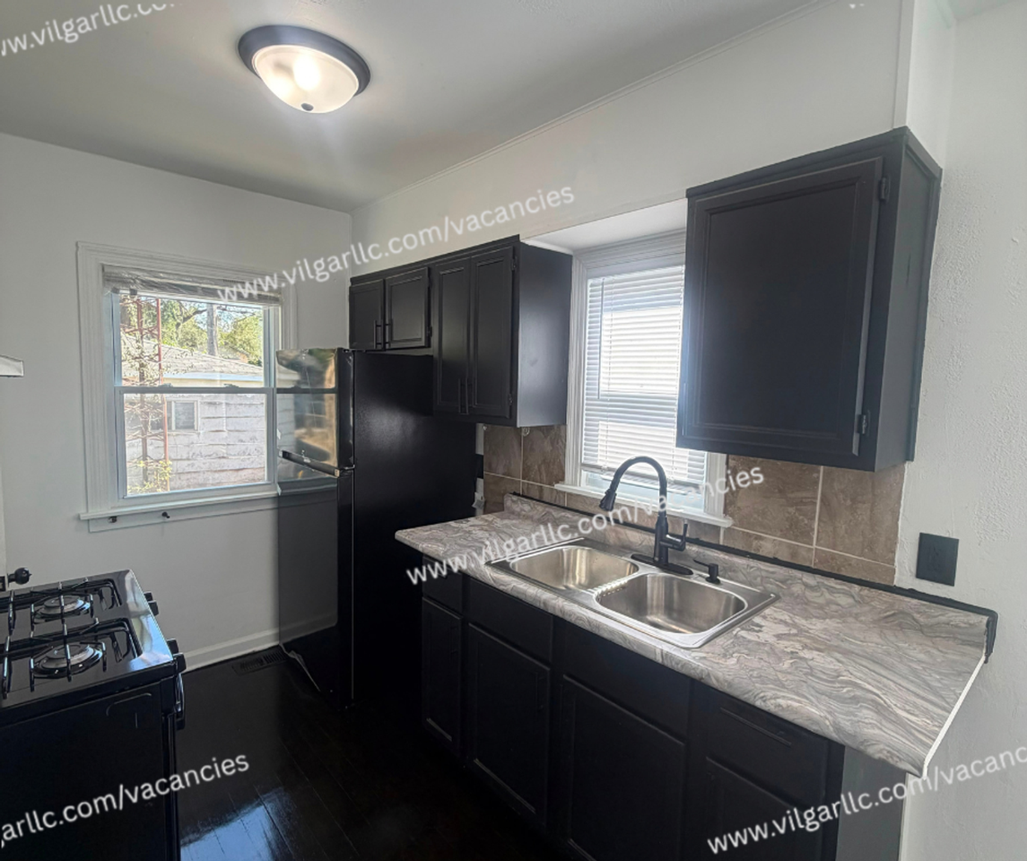617 Burr St - Photo 5 of 29