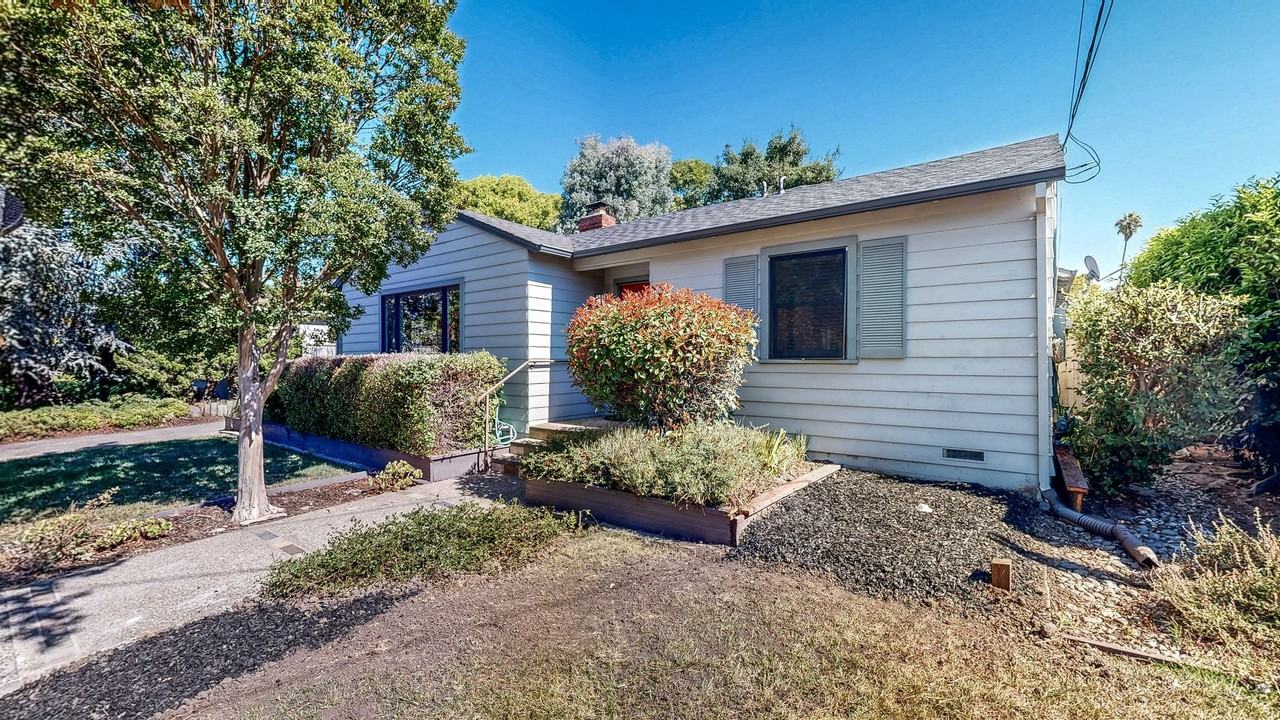 220 Alderbrook Dr - Photo 4 of 50