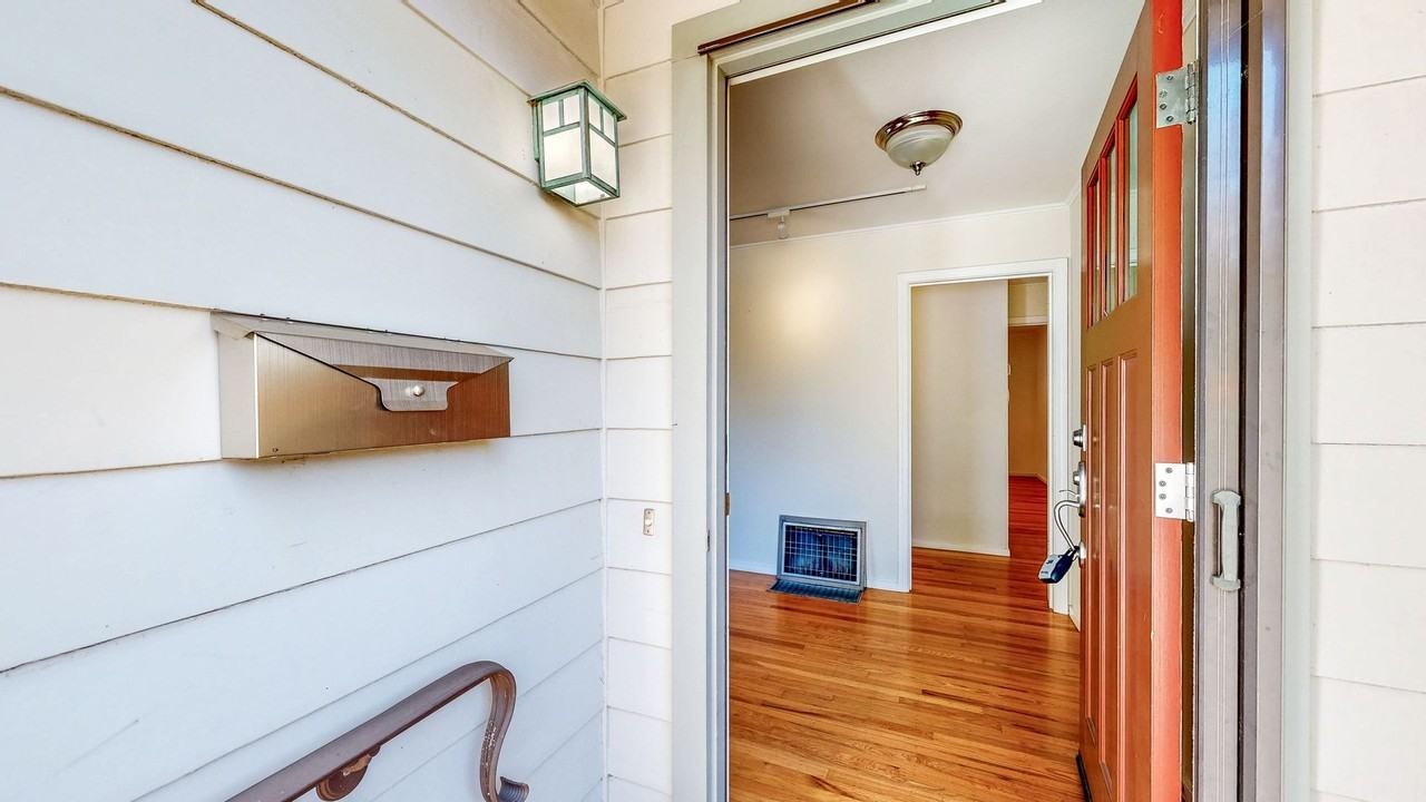 220 Alderbrook Dr - Photo 5 of 50