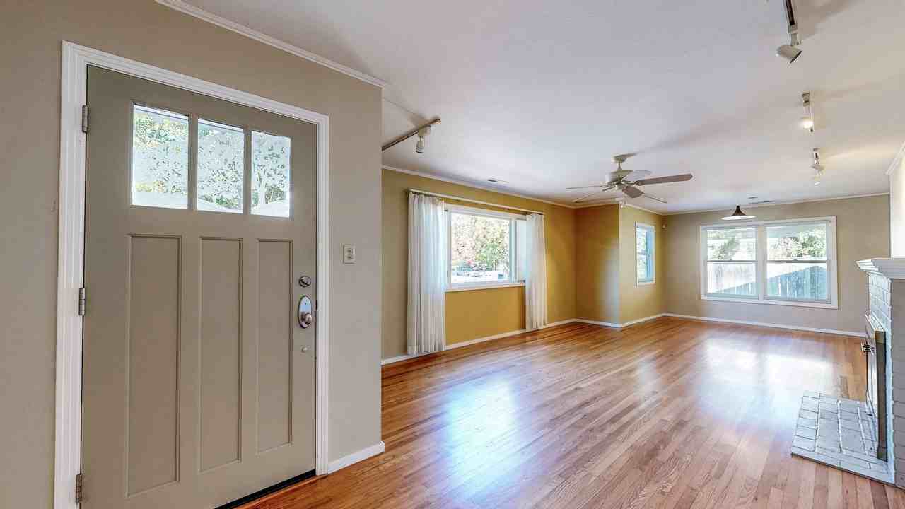 220 Alderbrook Dr - Photo 6 of 50