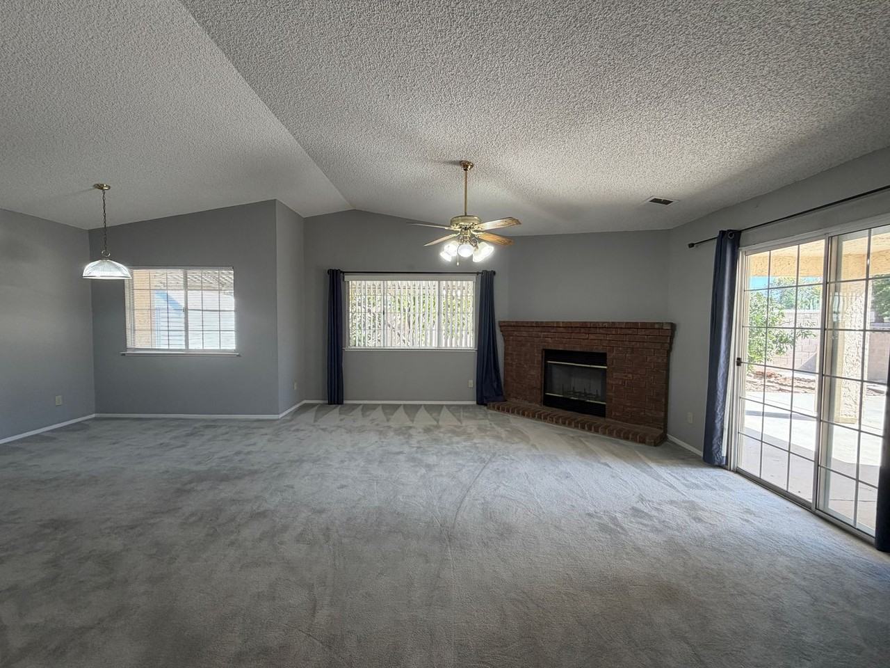 6078 N Hazel Ave - Photo 5 of 21