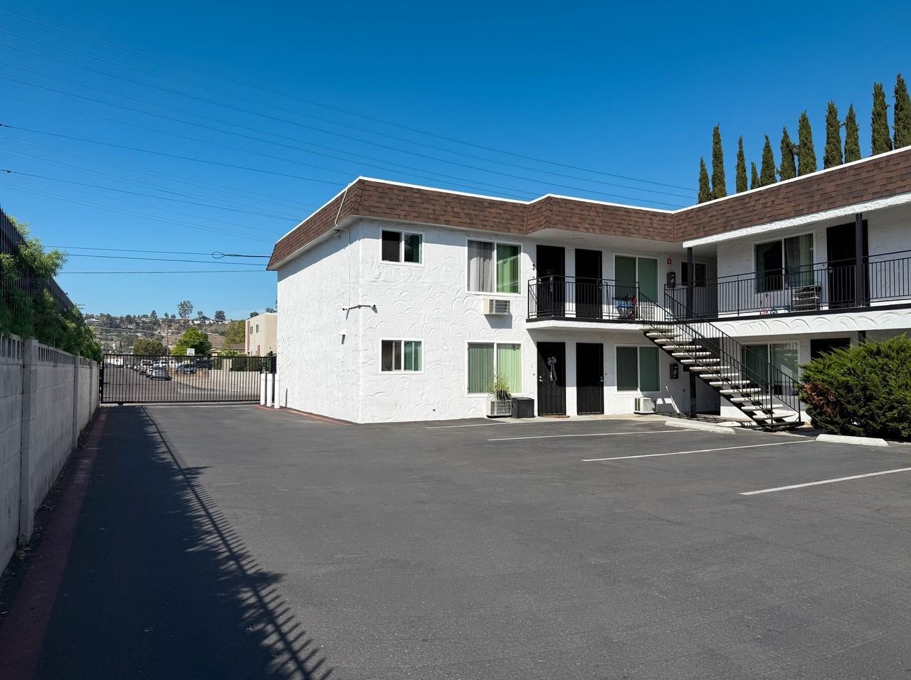 Camelot Apartments - Photo 3 of 7