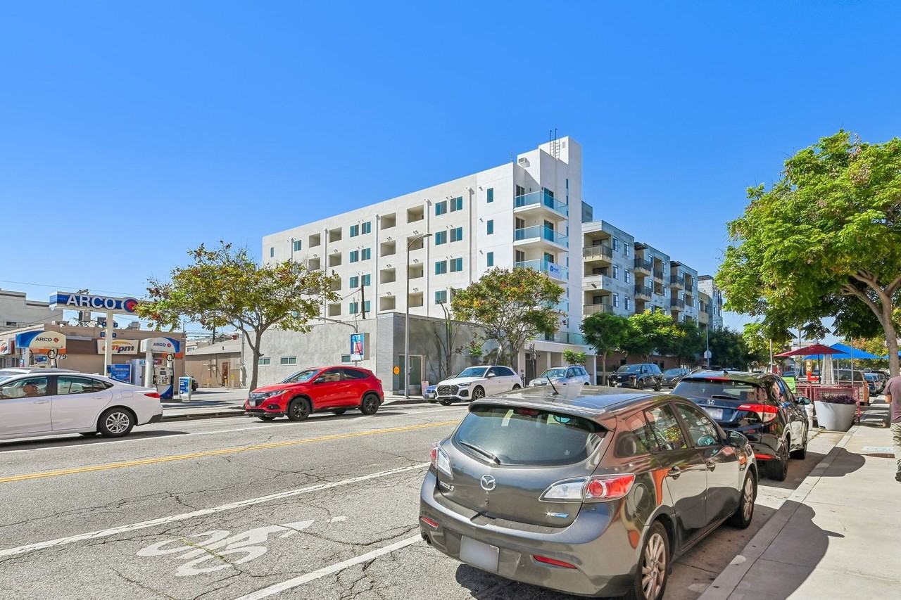 3451 Motor Ave | Palms/Mid - Photo 3 of 33