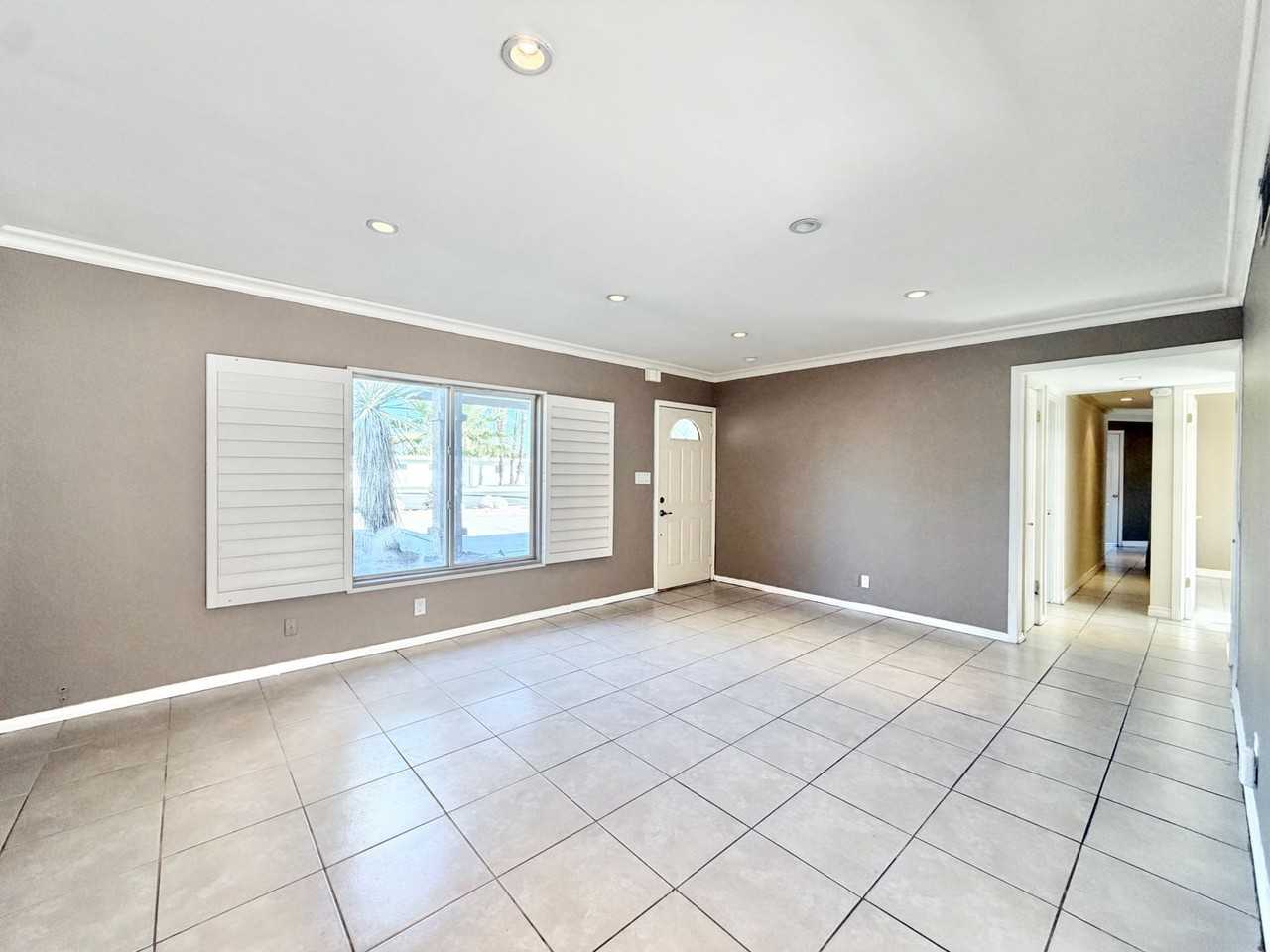 445 N Farrell Dr - Photo 5 of 26
