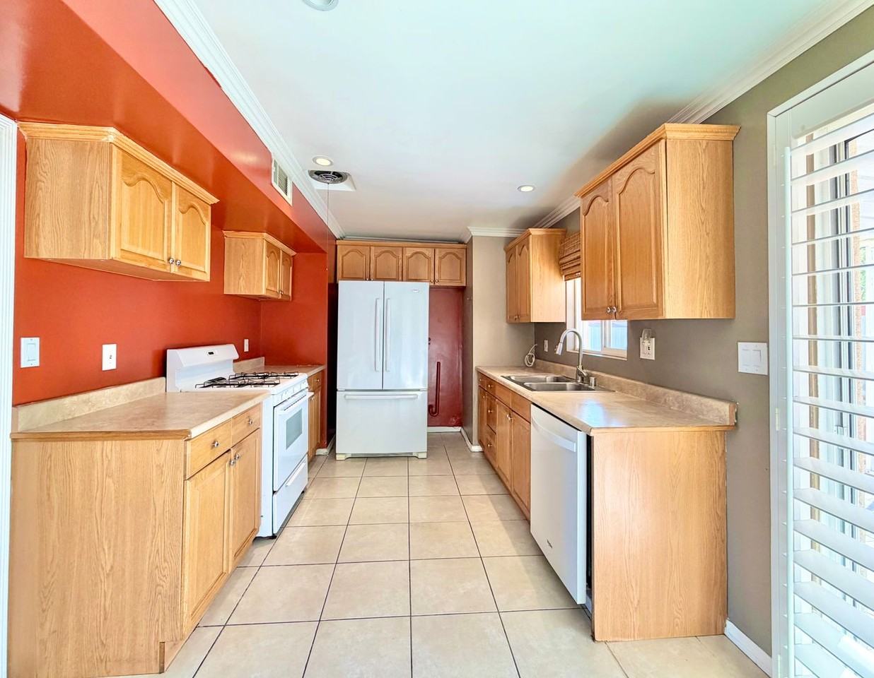 445 N Farrell Dr - Photo 6 of 26