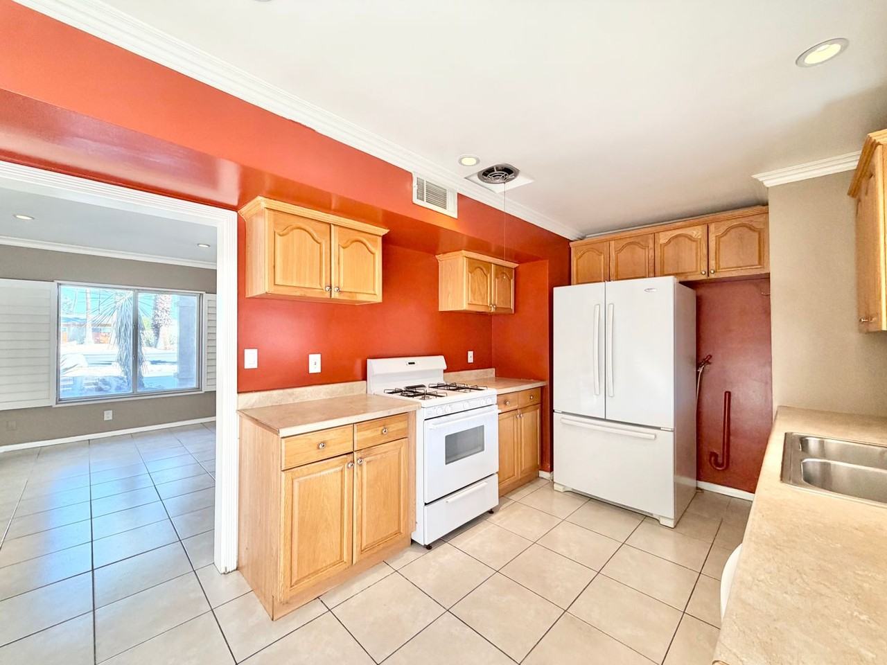 445 N Farrell Dr - Photo 7 of 26