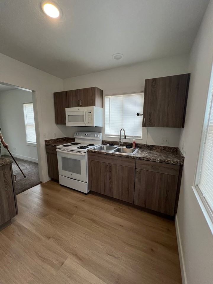 101 N 200 E - Photo 2 of 10