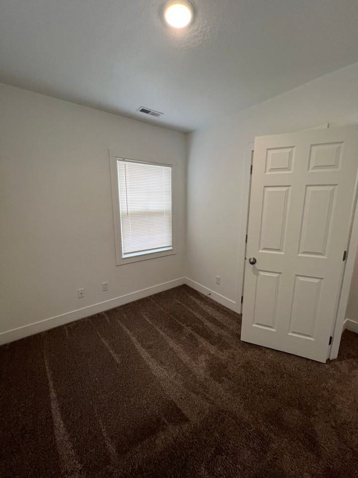 101 N 200 E - Photo 7 of 10